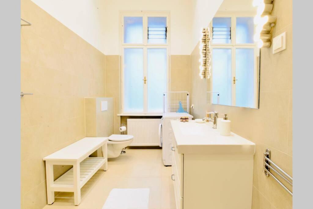 Beautiful Viennese Flat In The City Centre Exterior photo